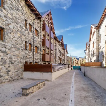 Stone Near And Scenic Lake, Cleaning Included Benasque