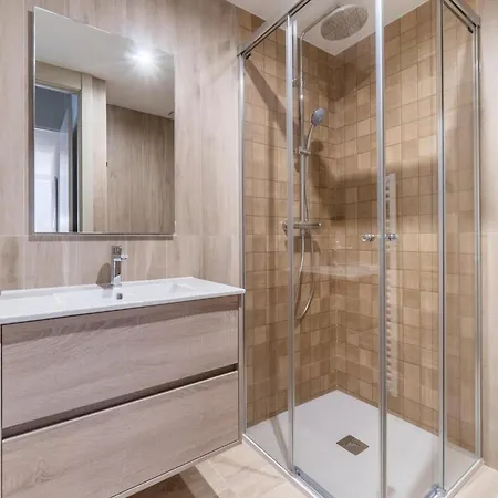 Stone Near And Scenic Lake, Cleaning Included Apartamento *