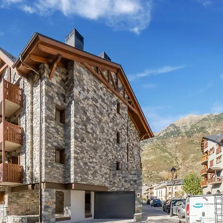 Stone Near And Scenic Lake, Cleaning Included * Benasque
